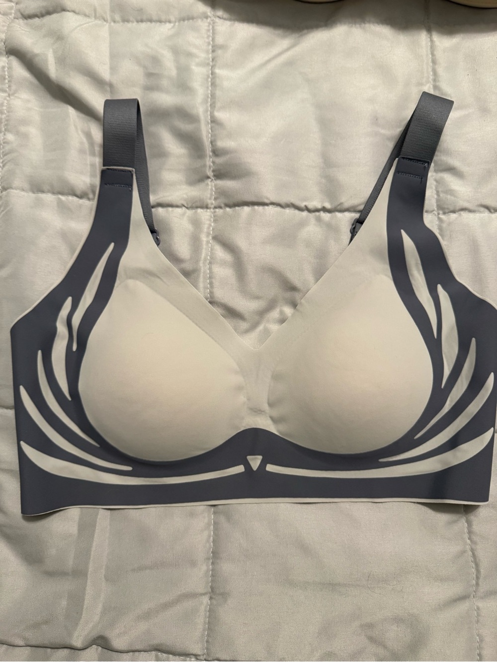 Seamless Ivory & Charcoal Wireless Everyday Bra